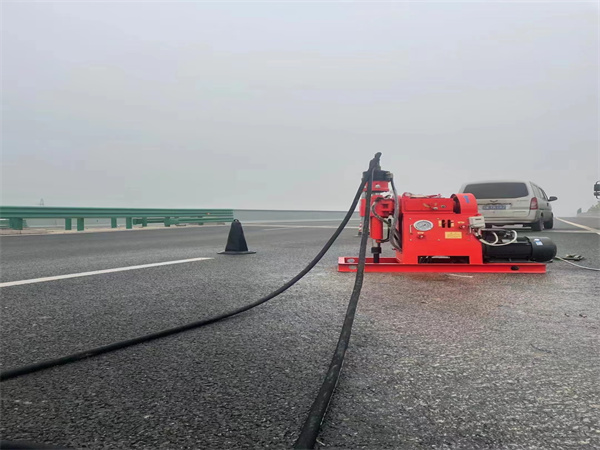 南城街道马路路基路面开裂下沉注浆加固灌浆