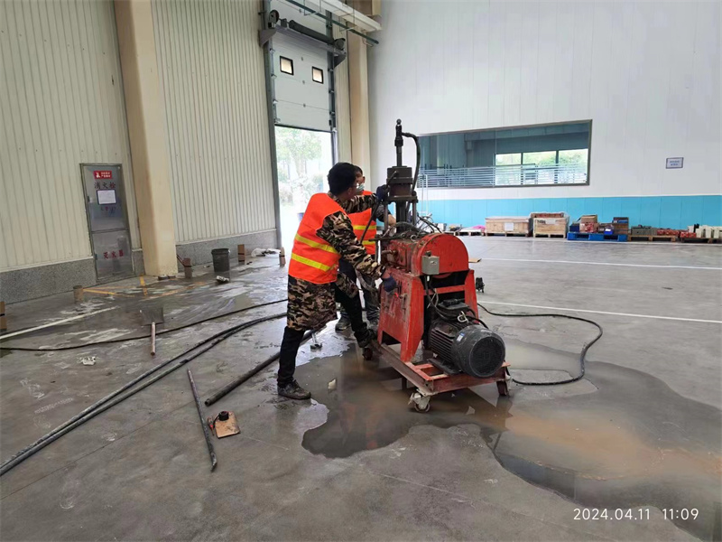 南城街道厂房地面下沉塌陷注浆加固施工